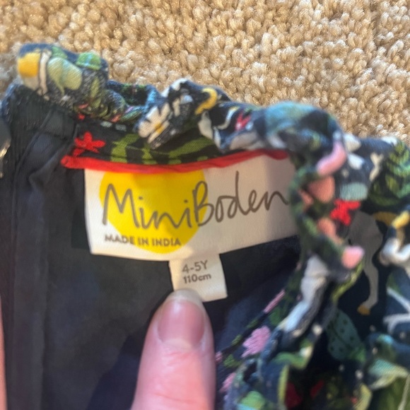 ❤️ SOLD ❤️ Mini Boden Nostalgic Ruffle Dress
In Stormy Blue Unicorn Tapestry - Picture 7 of 8